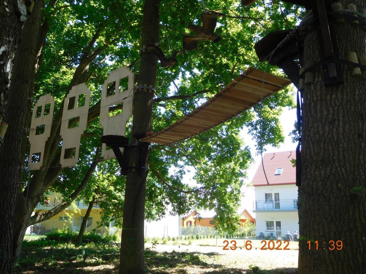 Marina Lodge *